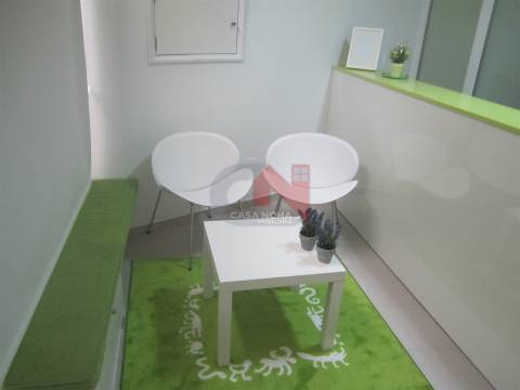 Loja comercial no centro da Vila de Lousada