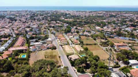Terreno urbano com 2240m2 em Cobre, Cascais
