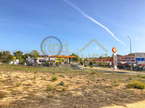 Terreno urbano com 2240m2 em Cobre, Cascais