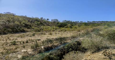 Vende-se Terreno rústico com 21250m2 em Bordeira, a poucos minutos de Aljezur