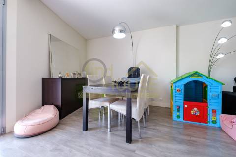 Apartamento T3 com garagem box para 2 carros na Quinta das Marianas, Parede