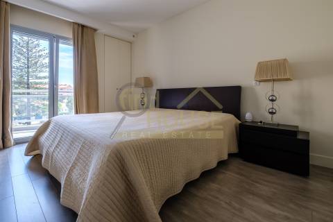 Apartamento T3 com garagem box para 2 carros na Quinta das Marianas, Parede