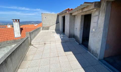 Moradia T3 restauro - Tabuaço