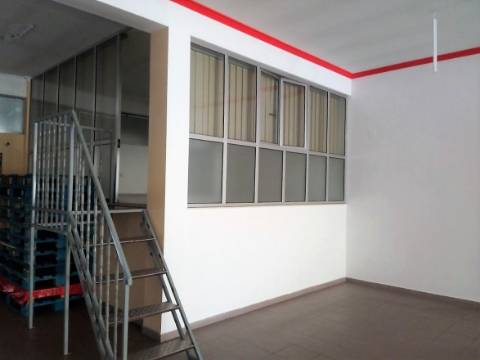 Loja para venda na Gândara dos Olivais