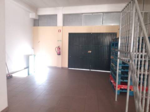 Loja para venda na Gândara dos Olivais