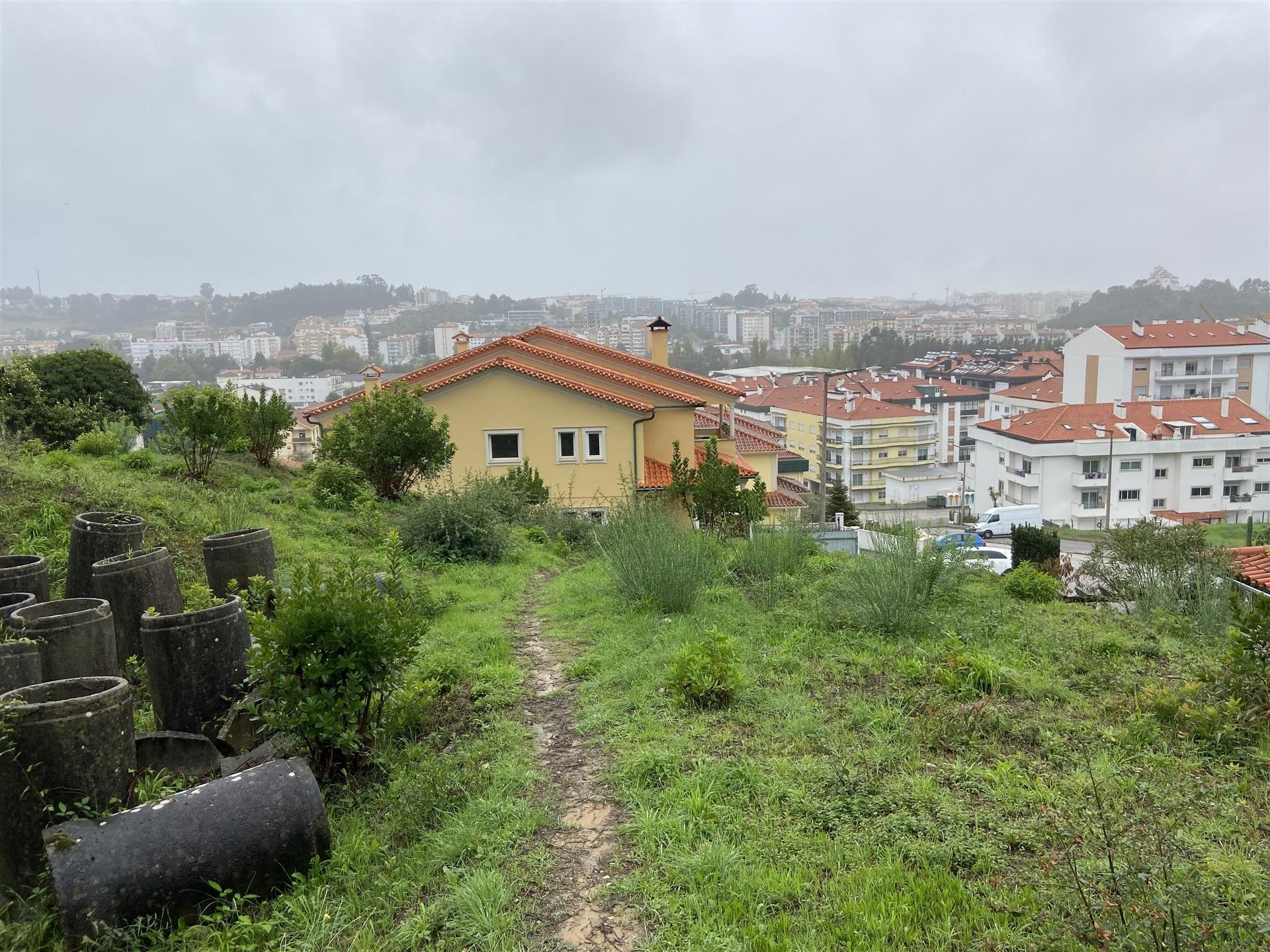 Terreno urbano / São Romão / Leiria