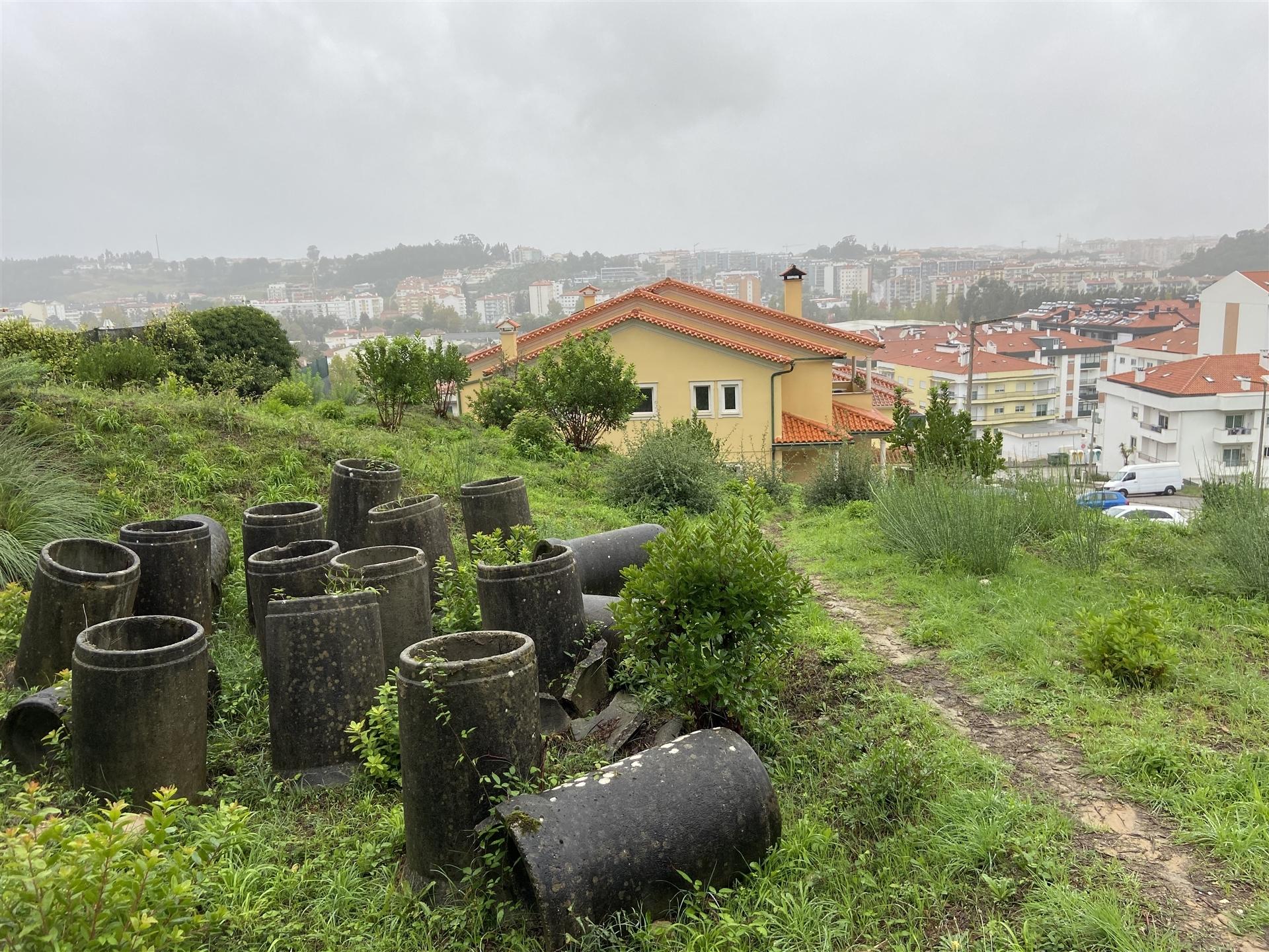 Terreno urbano / São Romão / Leiria