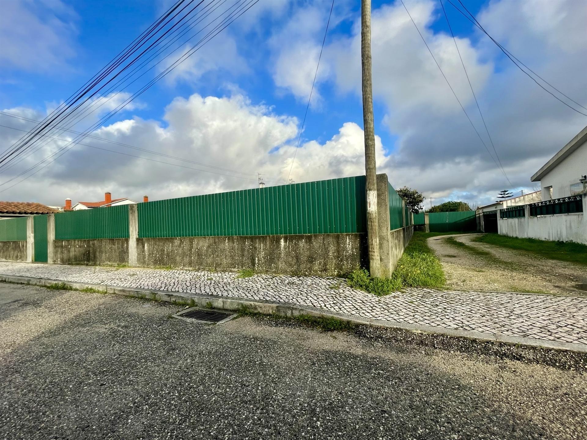 Terreno para construção / Com Muro / Marinha Grande