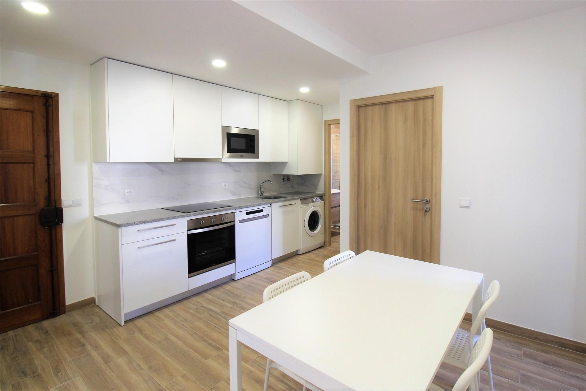 Apartamento / 3 quartos / Varanda / Leiria