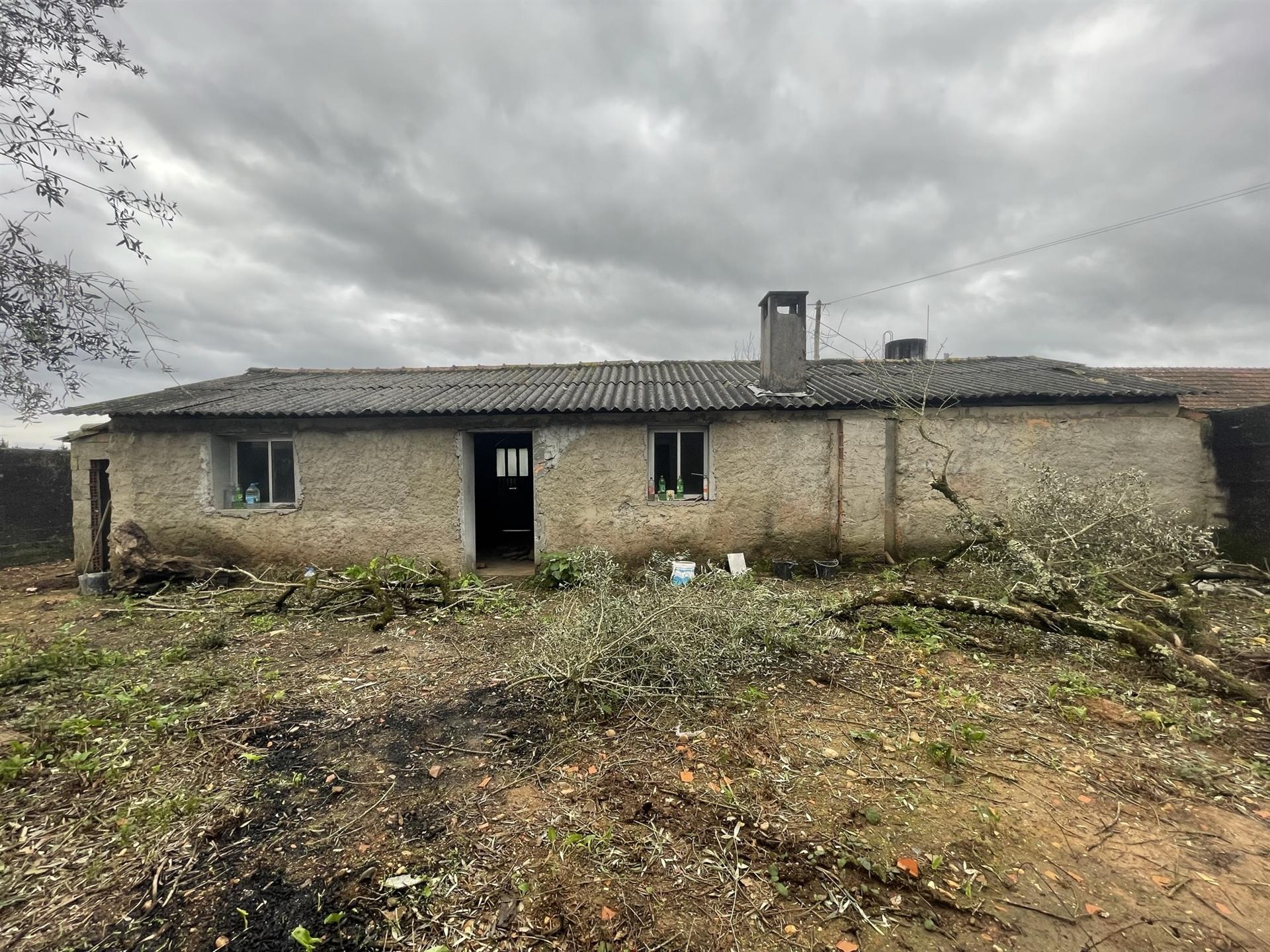 Moradia térrea com terreno / Casal Fernão João / Pombal / Leiria