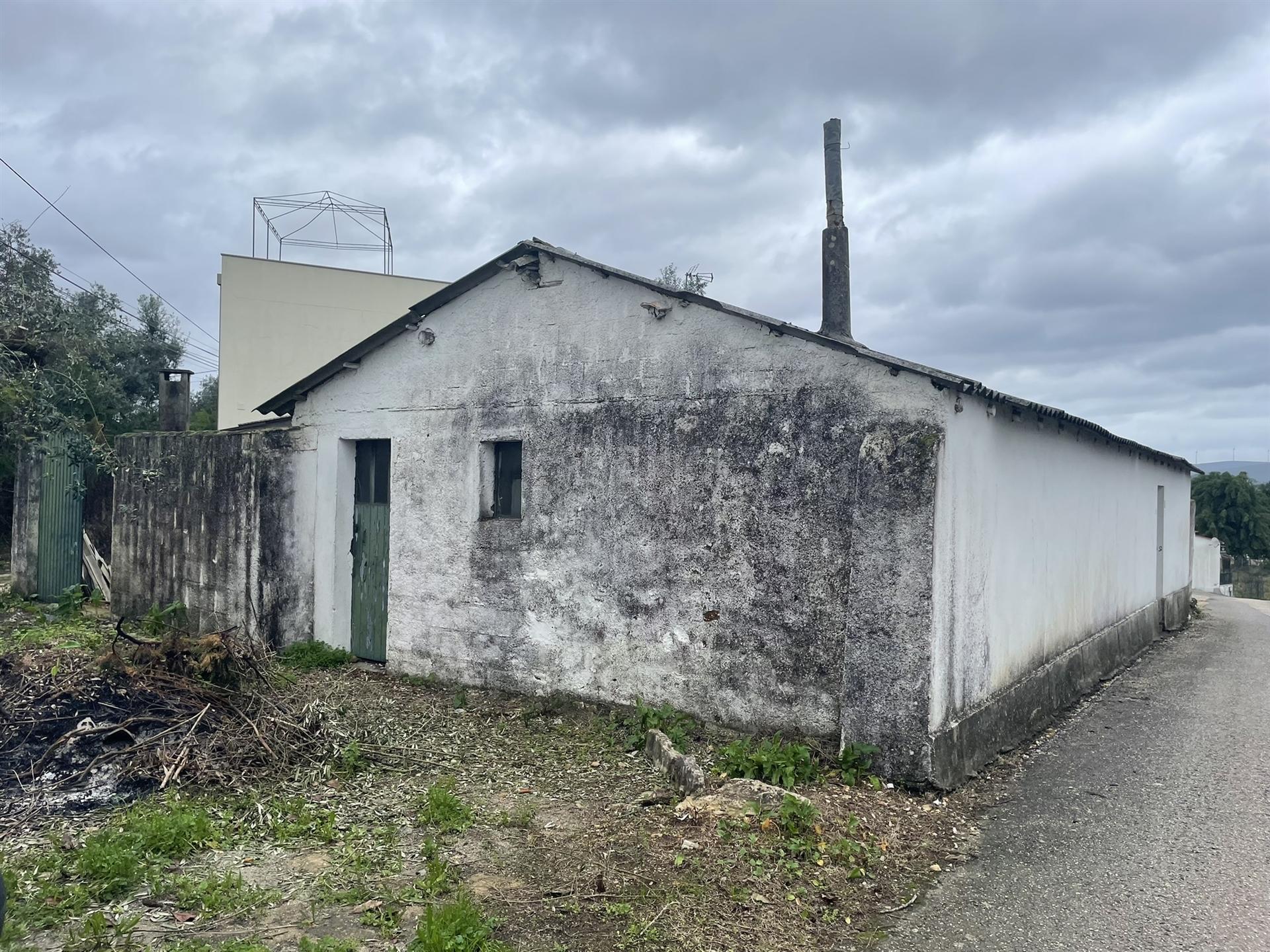 Moradia térrea com terreno / Casal Fernão João / Pombal / Leiria