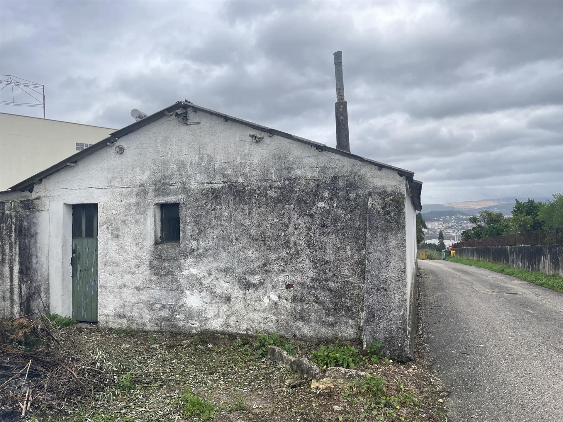 Moradia térrea com terreno / Casal Fernão João / Pombal / Leiria