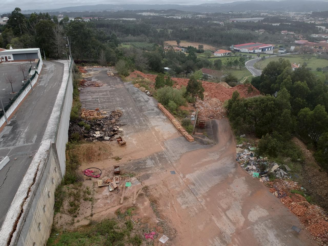 Terreno plano para construção / 32,840m2 / Cruz da Légua / Porto de Mós