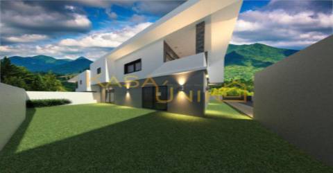 Moradia T3+1  de  2 Pisos