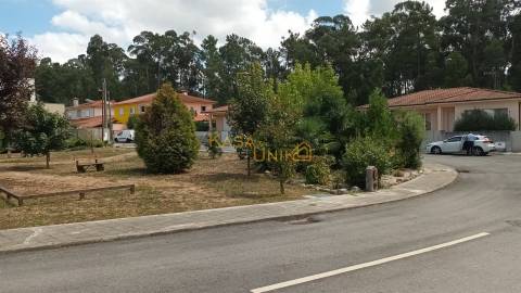 Terreno Urbano em Escariz C/ 704m2