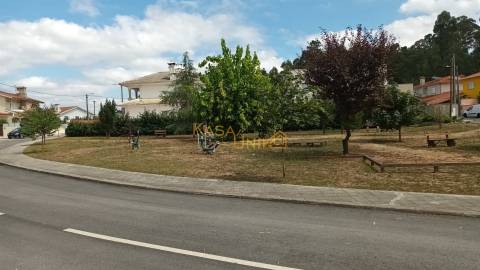 Terreno Urbano em Escariz C/ 704m2