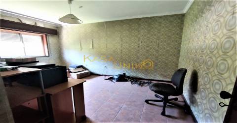 Casa P/ Restauro em Caldas de S. Jorge