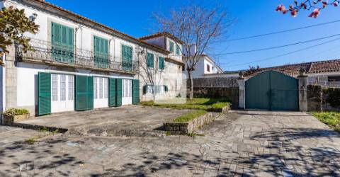 Quinta T9 com Piscina e Terreno de Cultivo em Santo Tirso