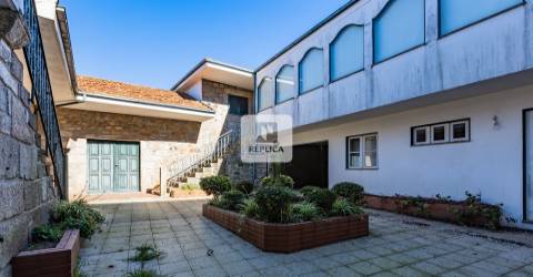 Quinta T9 com Piscina e Terreno de Cultivo em Santo Tirso