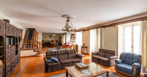 Quinta T9 com Piscina e Terreno de Cultivo em Santo Tirso