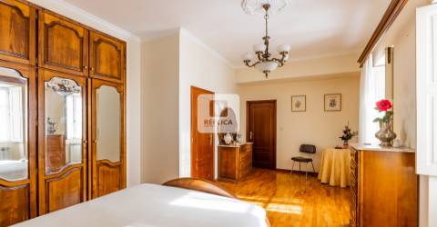 Quinta T9 com Piscina e Terreno de Cultivo em Santo Tirso