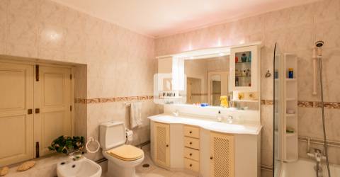 Quinta T9 com Piscina e Terreno de Cultivo em Santo Tirso