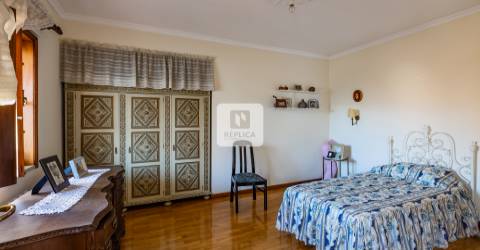 Quinta T9 com Piscina e Terreno de Cultivo em Santo Tirso