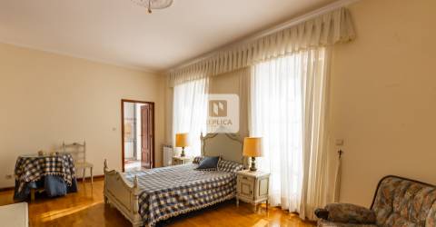 Quinta T9 com Piscina e Terreno de Cultivo em Santo Tirso