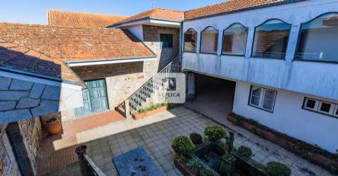 Quinta T9 com Piscina e Terreno de Cultivo em Santo Tirso