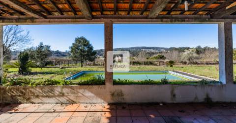 Quinta T9 com Piscina e Terreno de Cultivo em Santo Tirso