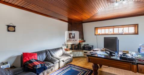 Moradia T5 com Jardim e Piscina na Maia