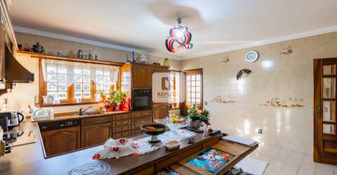 Moradia T5 com Jardim e Piscina na Maia