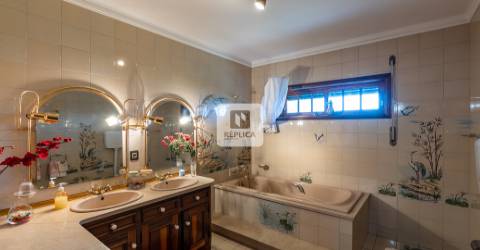 Moradia T5 com Jardim e Piscina na Maia