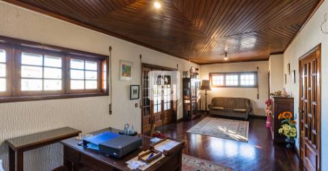 Moradia T5 com Jardim e Piscina na Maia