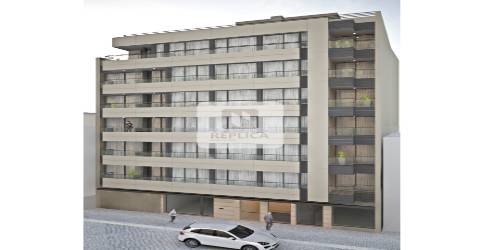 Apartamento T3 com Varanda e Box, no Centro da Cidade da Maia