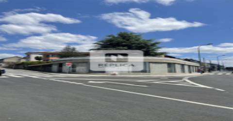 Moradia T4 com Terreno de 765m2 com loja anexa em S. Roque da Lameira