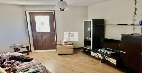 Moradia T4 com Terreno de 765m2 com loja anexa em S. Roque da Lameira