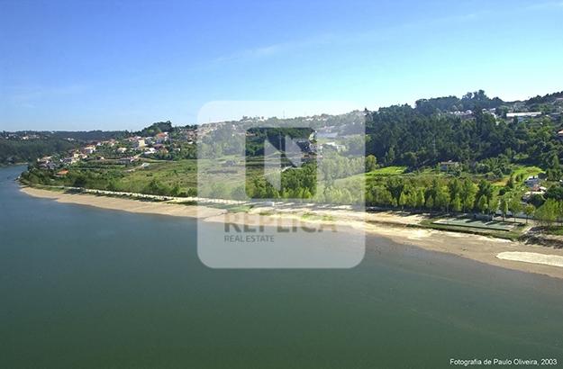 Lotes para moradias com vistas desafogadas em Oliveira do Douro