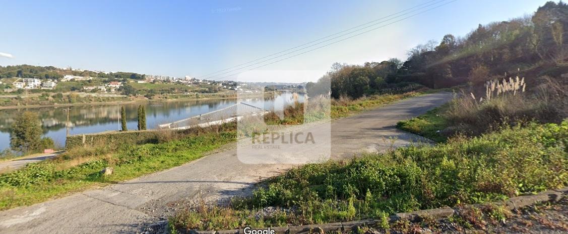 Lotes para moradias com vistas desafogadas em Oliveira do Douro