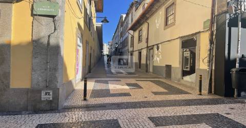 Prédio em zona pedonal da rua de Cedofeita