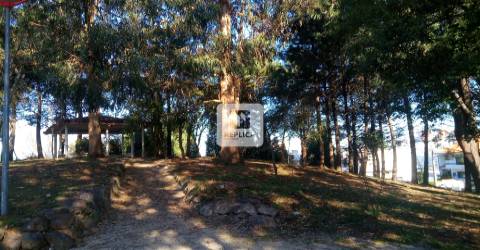 Terreno Urbano para construção de Moradia com três frentes em Pedroso