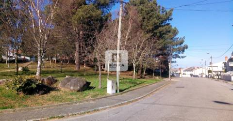 Terreno Urbano para construção de Moradia com três frentes em Pedroso