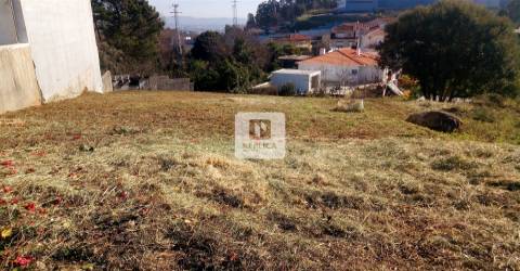 Terreno Urbano para construção de Moradia com três frentes em Pedroso