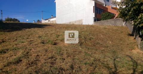 Terreno Urbano para construção de Moradia com três frentes em Pedroso