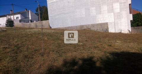 Terreno Urbano para construção de Moradia com três frentes em Pedroso