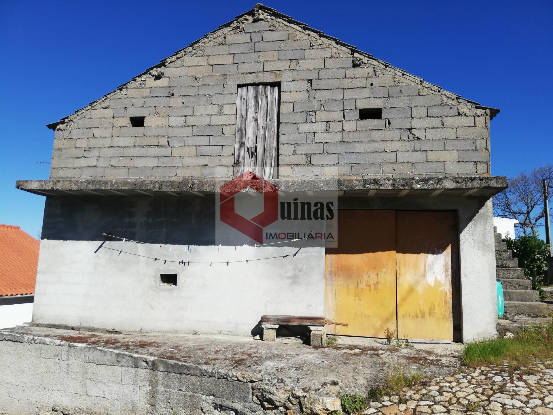 Venda Casa Antiga e  Armazém com Terreno, na Miuzela