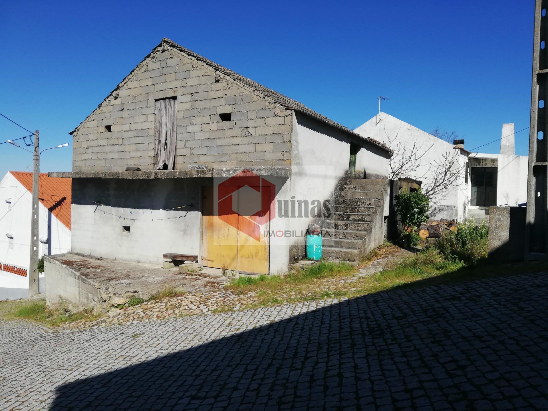 Venda Casa Antiga e  Armazém com Terreno, na Miuzela