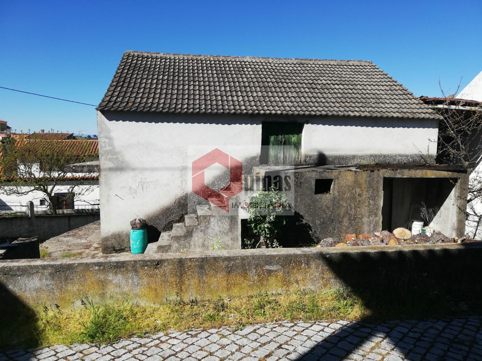 Venda Casa Antiga e  Armazém com Terreno, na Miuzela