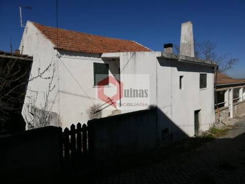 Venda Casa Antiga e  Armazém com Terreno, na Miuzela