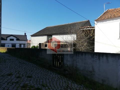 Venda Casa Antiga e  Armazém com Terreno, na Miuzela
